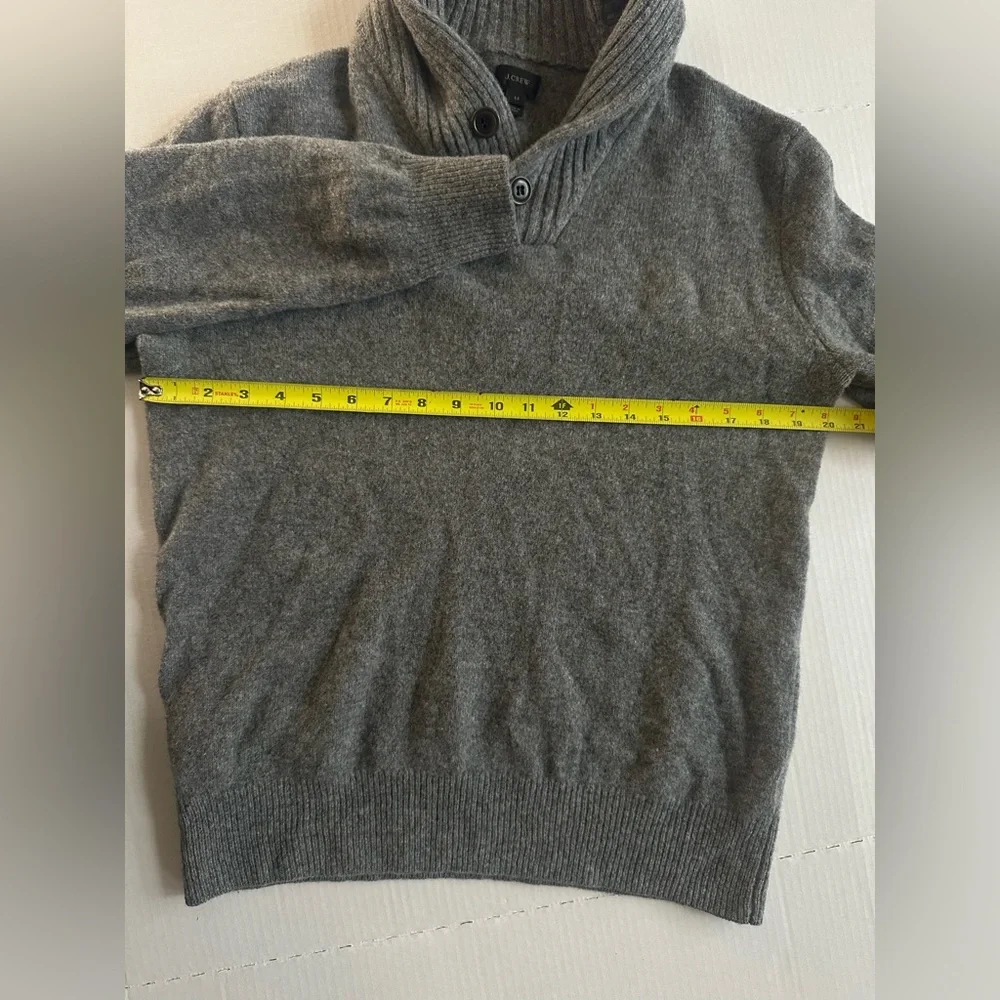 J Crew‎ Men’s Sweater Size M 100% Lambswool Collared 2 Button